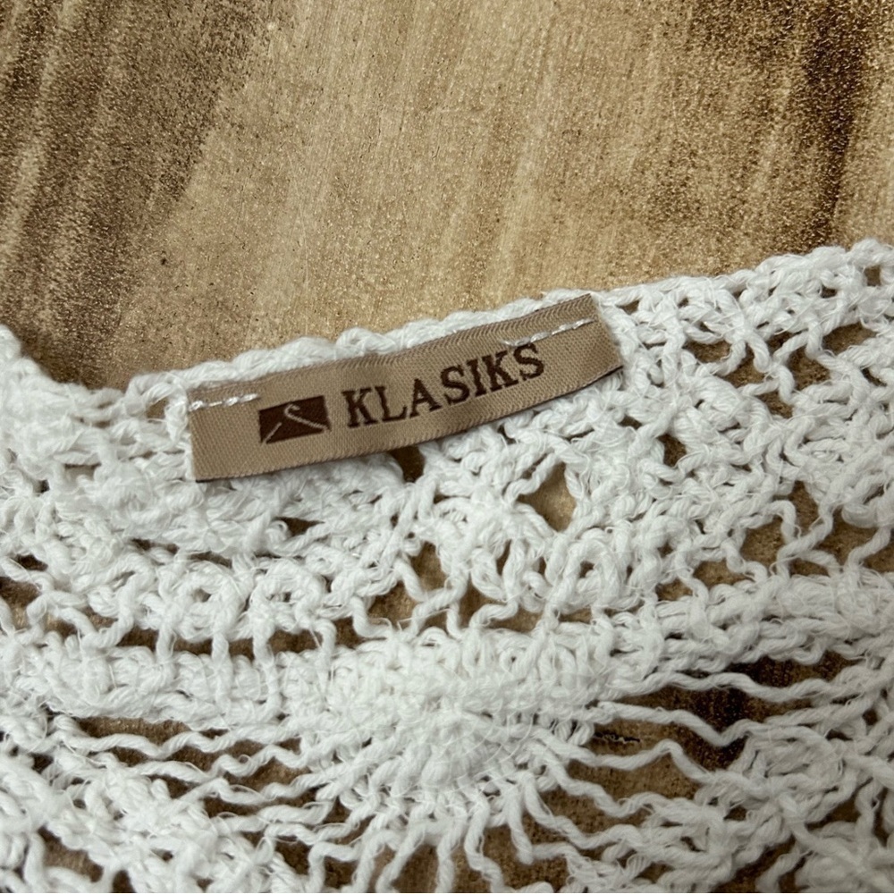 Klasiks Embroidered Eyelet Top - Picture 9 of 10